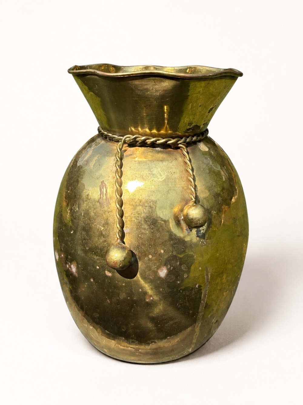 Vintage Brass Vase India 7.5” Twisted Rope Tassel Scalloped Rim Old World Decor